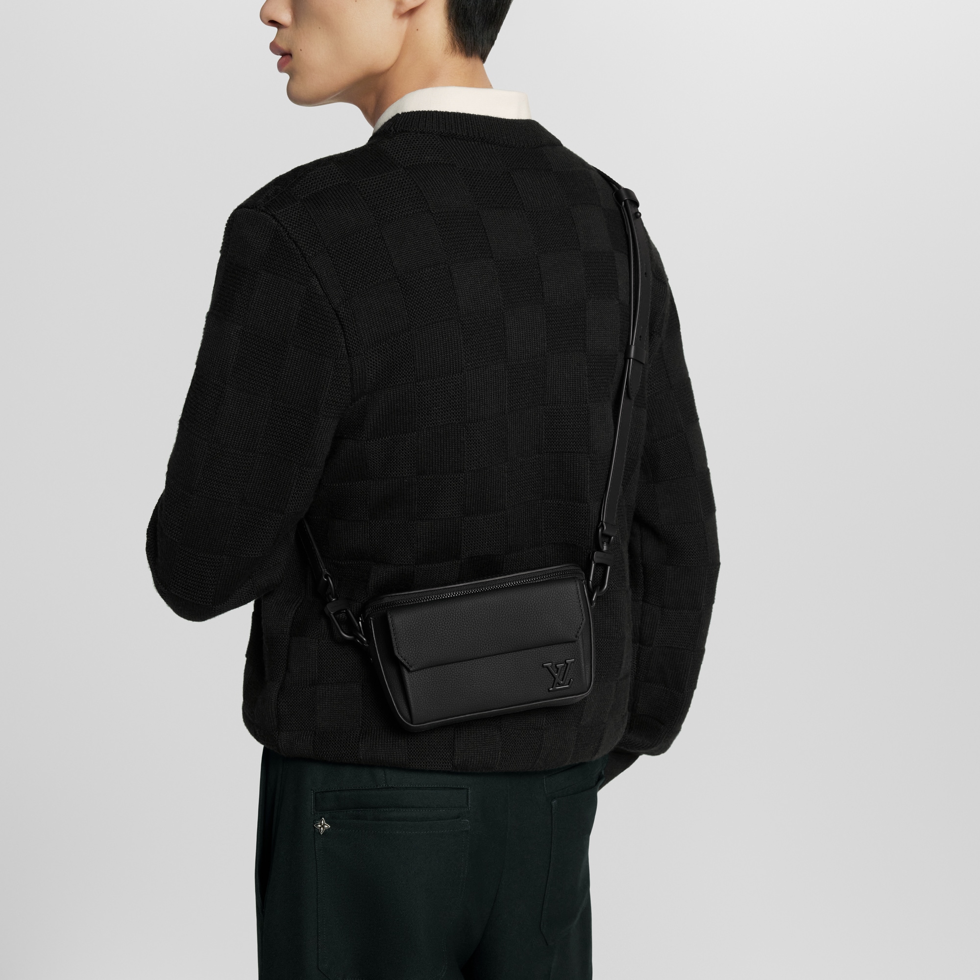 極美品ルイヴィトンLV パイロットウェアラブルウォレット黒4K32